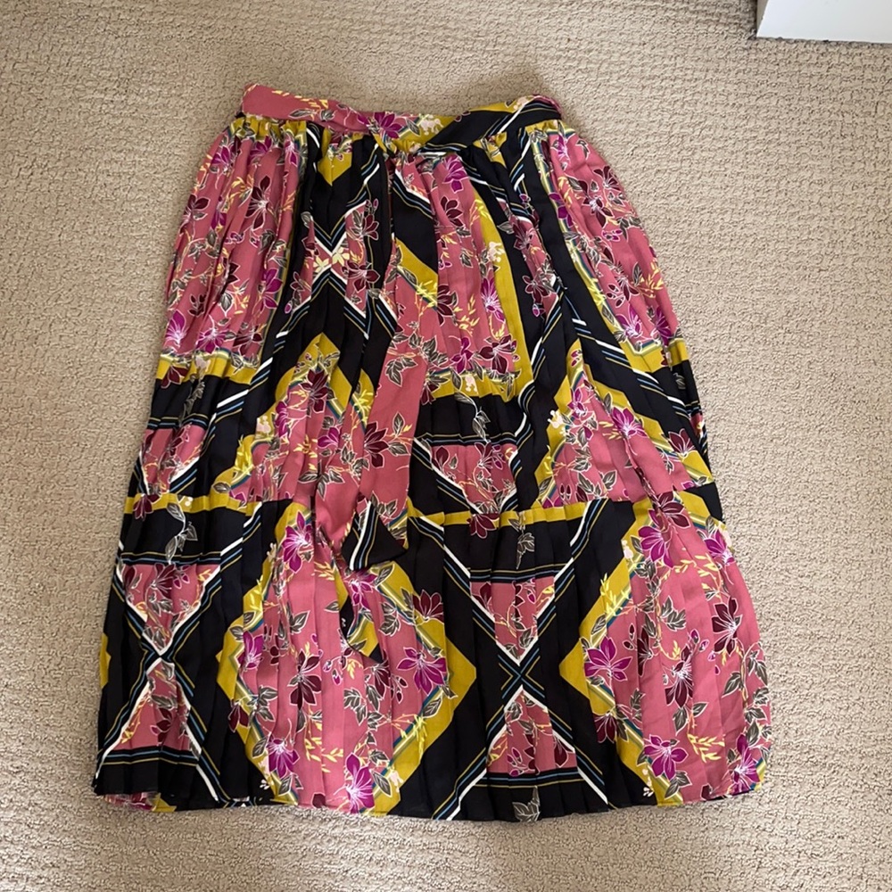COPY - Floral pleated skirt modern design accordi…